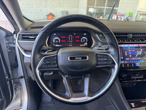 Used 2022 Jeep Grand Cherokee L Limited AWD/4WD image 15