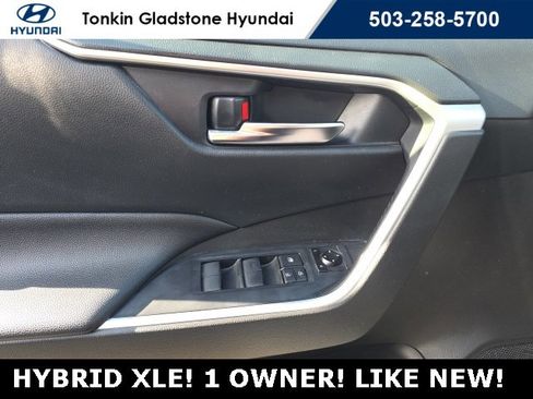 Used 2020 Toyota RAV4 XLE image 10