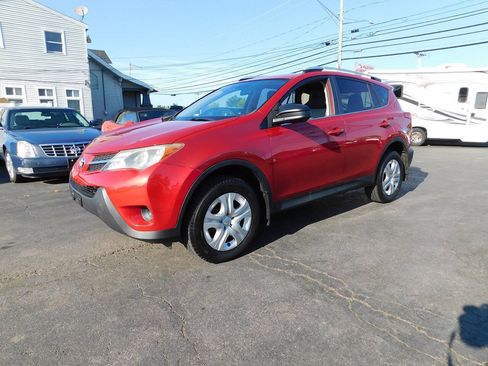 Used 2013 Toyota RAV4 LE AWD/4WD image 2
