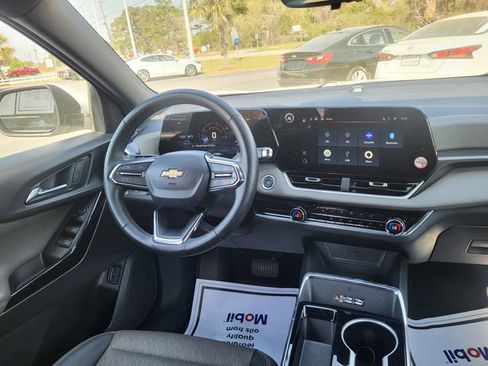 Used 2025 Chevrolet Equinox LT w/ Convenience Package II image 16