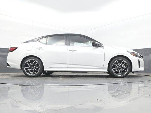 New 2025 Nissan Sentra SR w/ SR Premium Package image 29