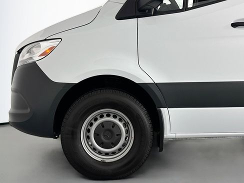 Used 2023 Mercedes-Benz Sprinter 2500 image 9