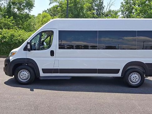 Used 2024 RAM ProMaster 2500 w/ Convenience Group FWD image 2
