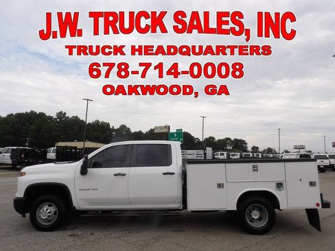 Used 2024 Chevrolet Silverado 3500 W/T w/ Snow Plow Prep Package AWD/4WD image 2