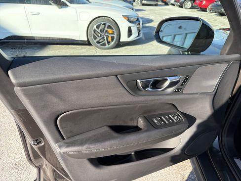 Used 2025 Volvo V60 B5 Cross Country Plus image 6