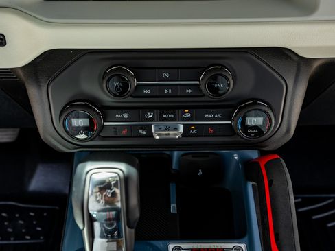 Used 2025 Ford Bronco Heritage Edition AWD/4WD image 27