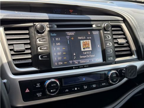 Used 2019 Toyota Highlander SE FWD image 45