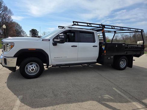 Used 2023 GMC Sierra 3500 Pro w/ Convenience Package image 1