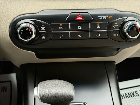 Used 2019 Kia Sorento LX image 34