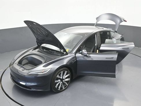 Used 2025 Tesla Model 3 Long Range RWD image 36