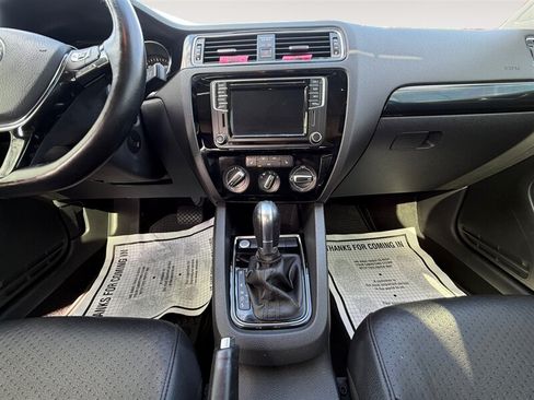 Used 2016 Volkswagen Jetta SEL FWD image 12