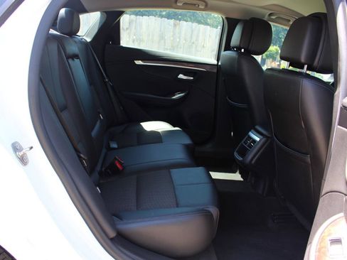 Used 2014 Chevrolet Impala LT w/ Convenience Package FWD image 33