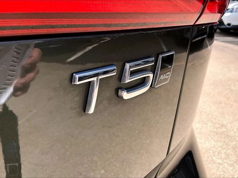 Used 2020 Volvo XC60 T5 Momentum AWD/4WD image 9