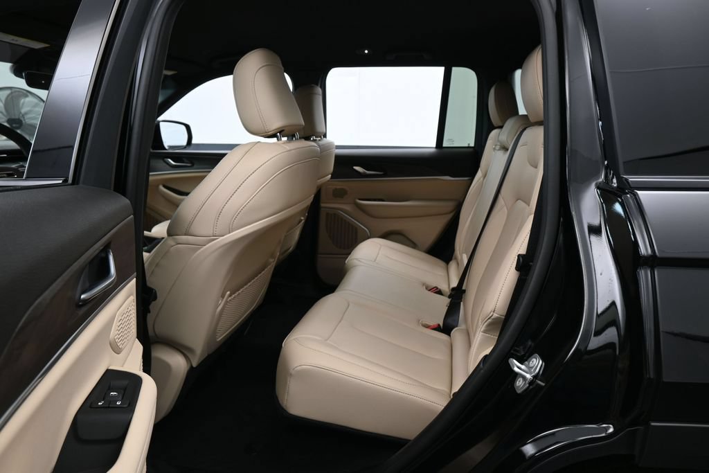 Used 2026 Jeep Grand Cherokee Limited RWD image 30