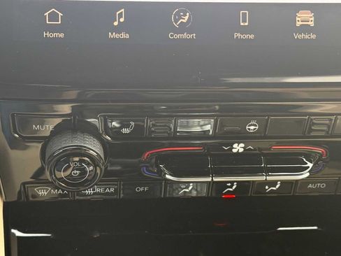 New 2025 Jeep Grand Cherokee Limited AWD/4WD image 15