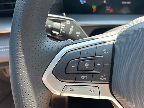 New 2026 Volkswagen Tiguan SE R-Line AWD/4WD image 23