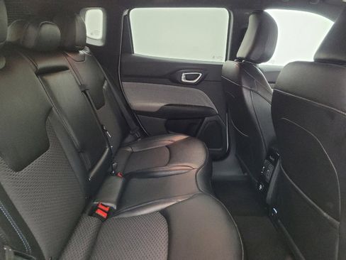 Used 2024 Jeep Compass Latitude image 19