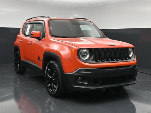 Used 2018 Jeep Renegade Altitude w/ Cold Weather Group FWD image 1