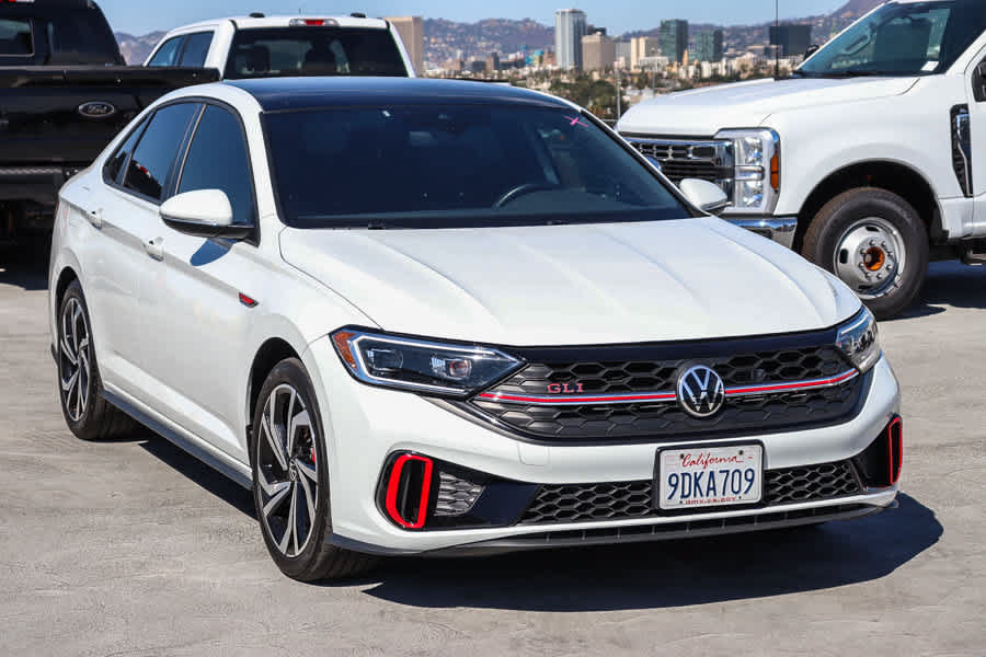 Used 2023 Volkswagen Jetta GLI Autobahn FWD image 3