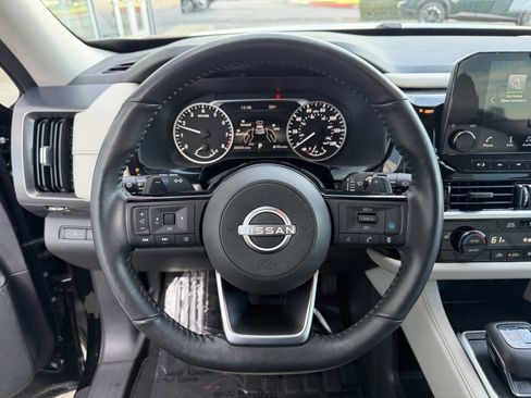 Used 2022 Nissan Pathfinder SL image 18