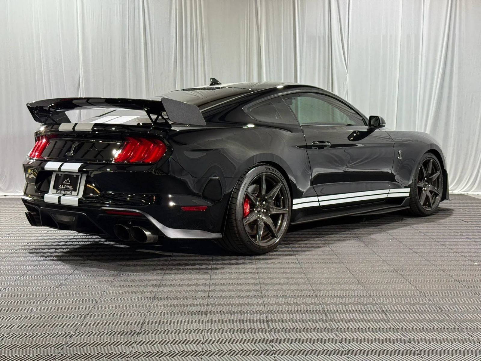 Used 2022 Ford Mustang Shelby GT500 w/ Carbon Fiber Track Pack RWD image 11