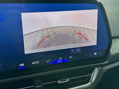 Used 2025 Chevrolet Equinox EV LT FWD image 23