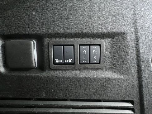 Used 2025 GMC Yukon Denali image 51