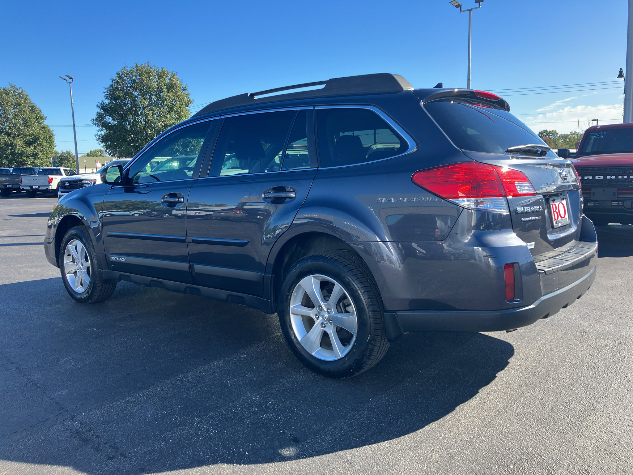 Used 2013 Subaru Outback 2.5i Limited w/ Moonroof Pkg AWD/4WD image 4