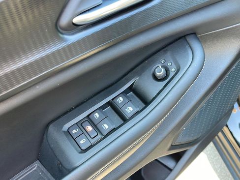 Used 2025 Jeep Grand Cherokee L Laredo w/ Luxury Tech Group I image 12