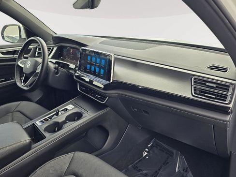 Certified 2025 Volkswagen Atlas Cross Sport SE AWD/4WD image 24