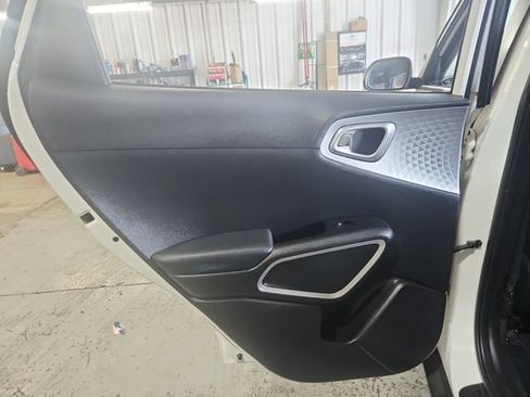 Used 2024 Kia Soul LX FWD image 18