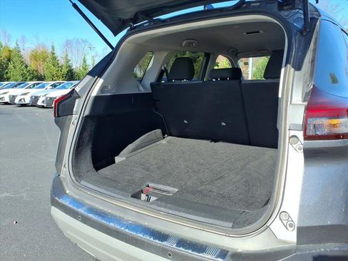 Used 2023 Nissan Rogue SV image 24