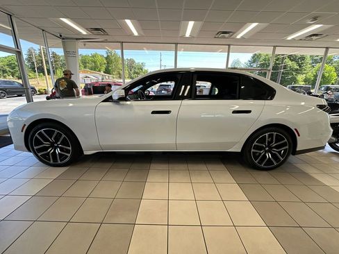 Used 2023 BMW 740i RWD image 7