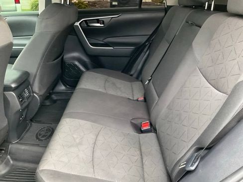 Used 2024 Toyota RAV4 XLE w/ Convenience Package FWD image 17
