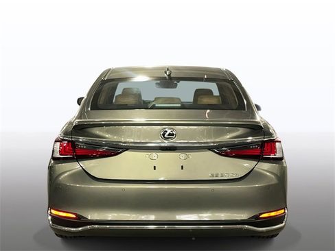 New 2025 Lexus ES 300h w/ Premium Package image 10