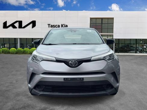 Used 2019 Toyota C-HR XLE FWD image 2