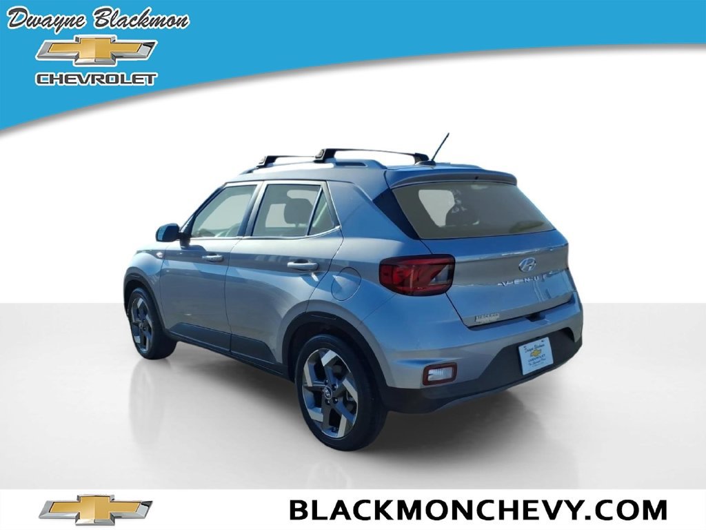 Used 2025 Hyundai Venue SEL FWD image 5