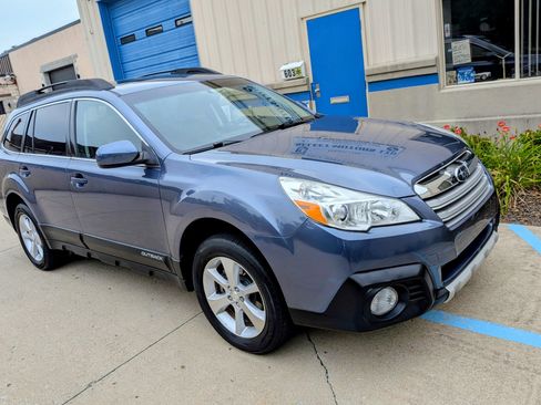 Used 2013 Subaru Outback 2.5i Limited AWD/4WD image 12