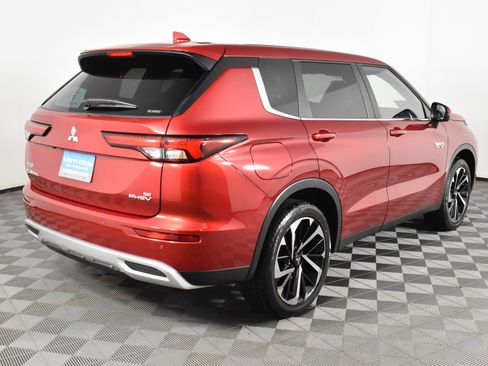 Used 2025 Mitsubishi Outlander SE image 6