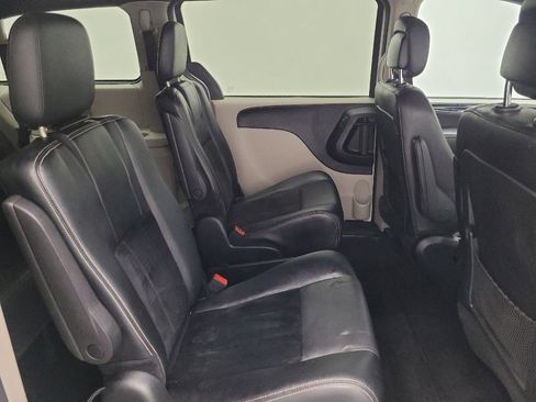 Used 2018 Dodge Grand Caravan SXT image 19