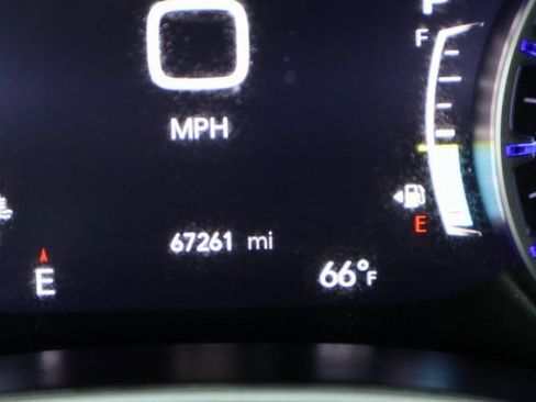 Used 2024 Chrysler Pacifica Touring-L image 36