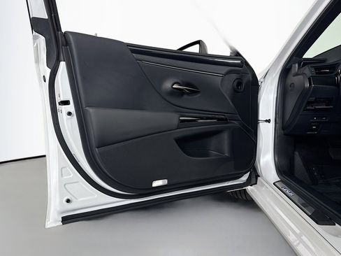 Used 2025 Lexus ES 350 ES 350 w/ Accessory Package (Z2) image 20