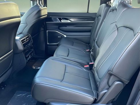 New 2024 Jeep Wagoneer Base w/ Premium Group I image 5
