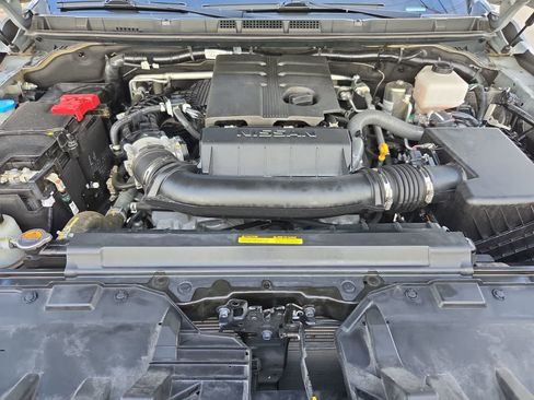 Used 2024 Nissan Frontier PRO-4X w/ Technology Package AWD/4WD image 17