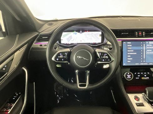 Used 2025 Jaguar F-PACE R-Dynamic S image 11