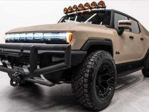 Used 2025 GMC Hummer EV 3X w/ LPO, Dark Essentials Package AWD/4WD image 47