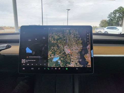 Used 2021 Tesla Model 3 Standard Range Plus image 12