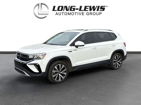 Used 2023 Volkswagen Taos SE w/ Panoramic Sunroof Package image 1