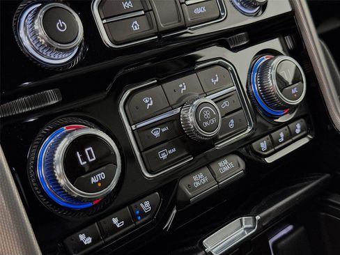 Used 2024 GMC Yukon Denali w/ Advanced Technology Package AWD/4WD image 17