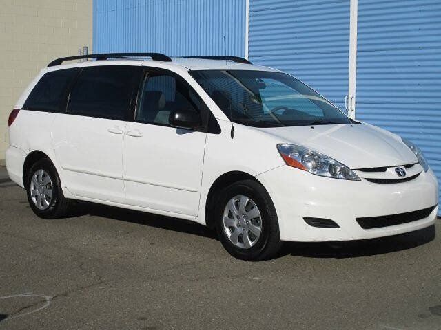 Used 2007 Toyota Sienna LE w/ LE Pkg 4 FWD image 1